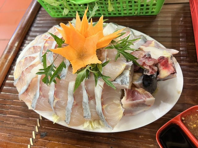 Cá Tầm - Loại cá không xương, thịt dày, bổ như cá hồi sẵn có ở Việt Nam