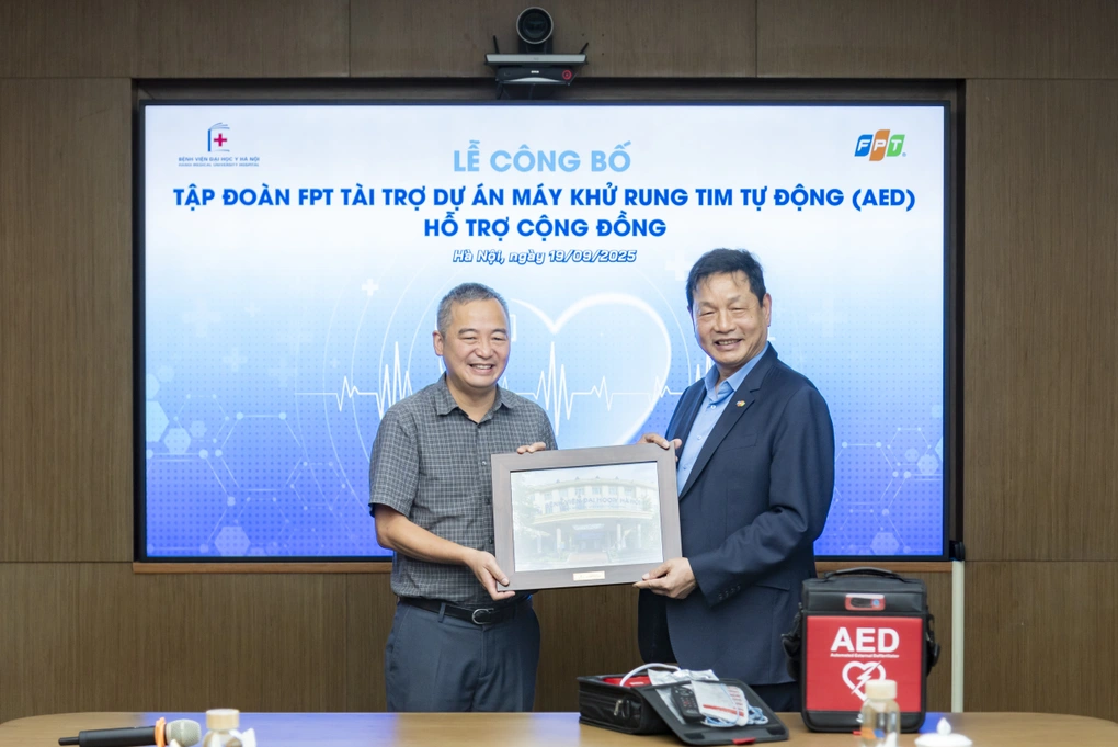 Lần đầu tiên Việt Nam có máy khử rung tim cho cộng đồng